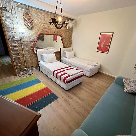 Ferienwohnung Taksim Sofa House By Rodin Istanbul Exterior foto