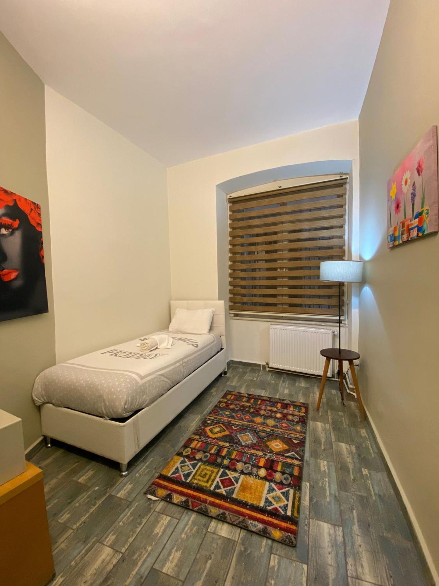 Ferienwohnung Taksim Sofa House By Rodin Istanbul Exterior foto